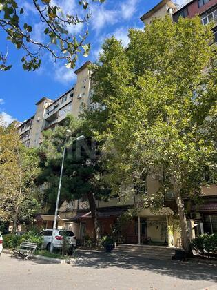 3 otaqlı Köhnə tikili, Bakıxanov q., Bakı