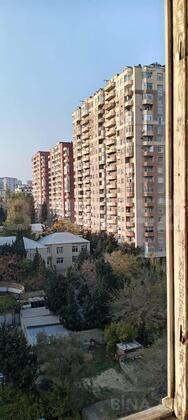 3 otaqlı Köhnə tikili, Memar Əcəmi m., Bakı