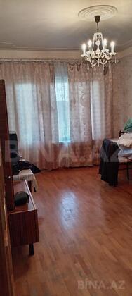 3 otaqlı Köhnə tikili, Memar Əcəmi m., Bakı