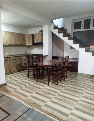 3 otaqlı Köhnə tikili, Elmlər Akademiyası m., Bakı