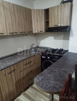 3 otaqlı Köhnə tikili, Elmlər Akademiyası m., Bakı