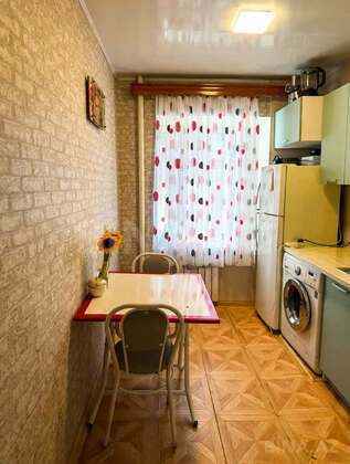 3 otaqlı Köhnə tikili, Neftçilər m., Bakı