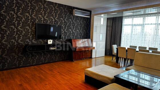 4 otaqlı Yeni tikili, Şah İsmayıl Xətai m., Bakı