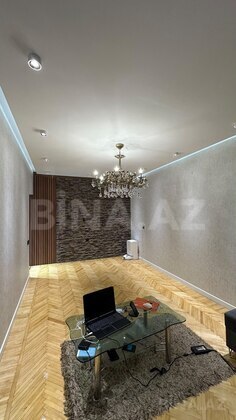 3 otaqlı Köhnə tikili, İnşaatçılar m., Bakı