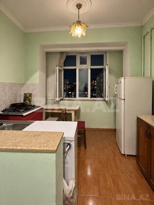 2 otaqlı Köhnə tikili, İnşaatçılar m., Bakı