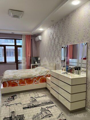 4 otaqlı Yeni tikili, Şah İsmayıl Xətai m., Bakı
