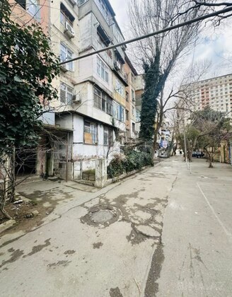 2 otaqlı Köhnə tikili, Memar Əcəmi m., Bakı
