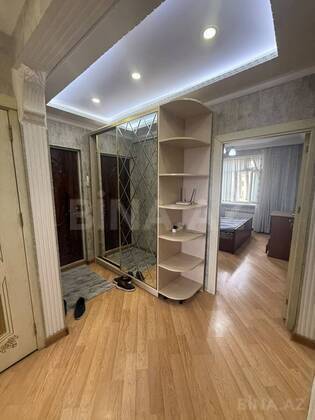 3 otaqlı Köhnə tikili, Xalqlar Dostluğu m., Bakı