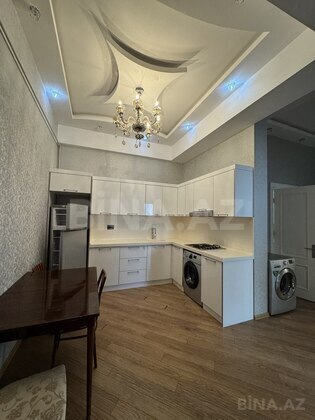 3 otaqlı Yeni tikili, İnşaatçılar m., Bakı