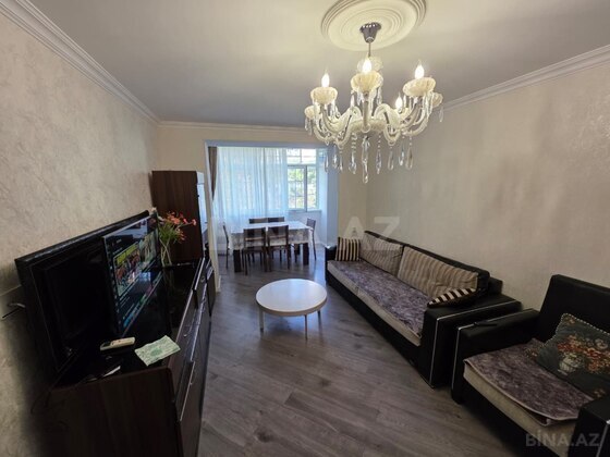 3 otaqlı Köhnə tikili, Neftçilər m., Bakı