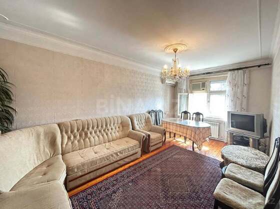 3 otaqlı Köhnə tikili, Neftçilər m., Bakı