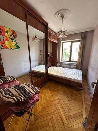 3 otaqlı Köhnə tikili, Nizami m., Bakı