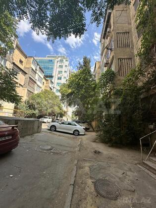 3 otaqlı Köhnə tikili, Nizami m., Bakı