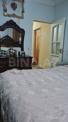 3 otaqlı Köhnə tikili, Memar Əcəmi m., Bakı