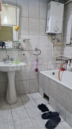3 otaqlı Köhnə tikili, Memar Əcəmi m., Bakı