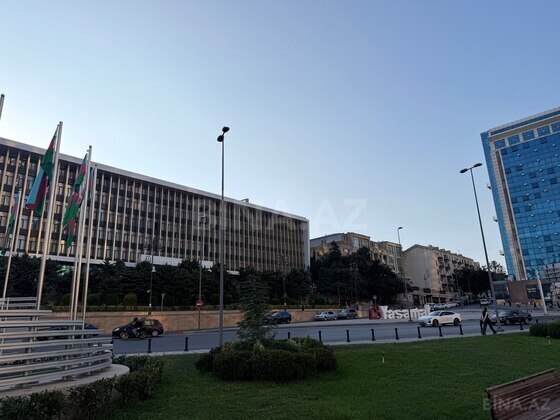 3 otaqlı Köhnə tikili, Nizami m., Bakı