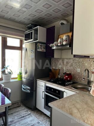 3 otaqlı Köhnə tikili, Nizami m., Bakı