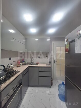 2 otaqlı Köhnə tikili, Elmlər Akademiyası m., Bakı