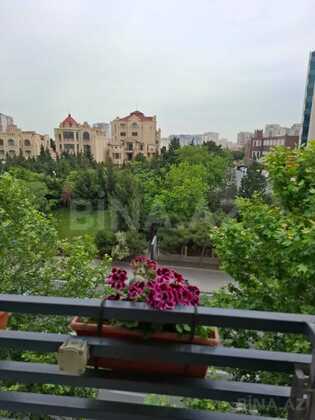 2 otaqlı Köhnə tikili, Nizami m., Bakı