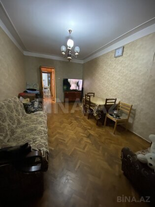 2 otaqlı Köhnə tikili, Elmlər Akademiyası m., Bakı