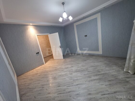 3 otaqlı Köhnə tikili, Bakıxanov q., Bakı