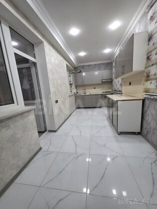 3 otaqlı Köhnə tikili, Bakıxanov q., Bakı