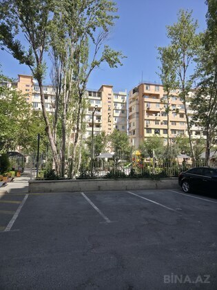3 otaqlı Köhnə tikili, Bakıxanov q., Bakı