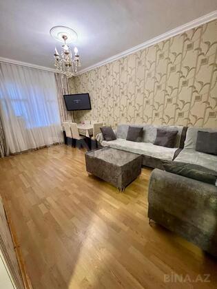 3 otaqlı Köhnə tikili, Bakıxanov q., Bakı