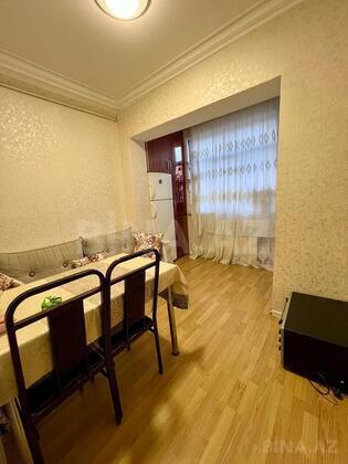 3 otaqlı Köhnə tikili, Bakıxanov q., Bakı