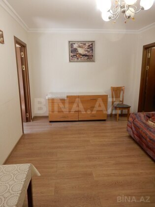 2 otaqlı Köhnə tikili, Qara Qarayev m., Bakı