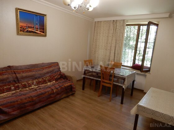 2 otaqlı Köhnə tikili, Qara Qarayev m., Bakı