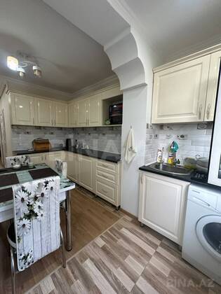 3 otaqlı Köhnə tikili, Bakıxanov q., Bakı