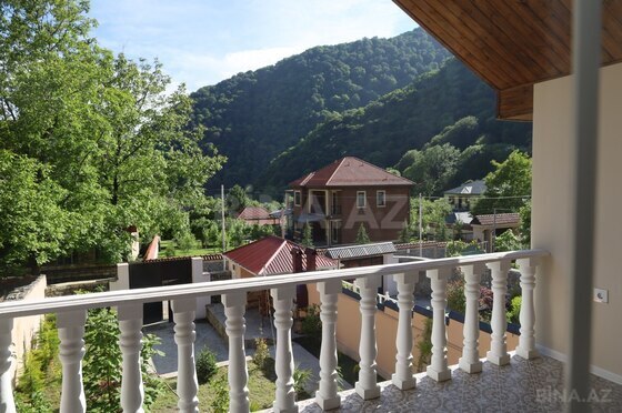 6 otaqlı Həyət evi/Bağ evi, Qax