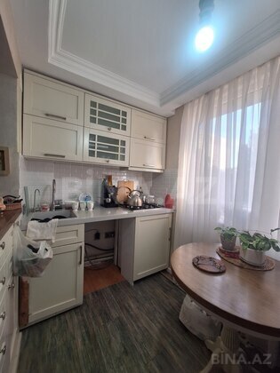 3 otaqlı Köhnə tikili, İnşaatçılar m., Bakı