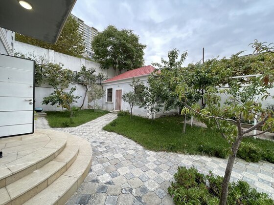 8 otaqlı Həyət evi/Bağ evi, Avtovağzal m., Bakı