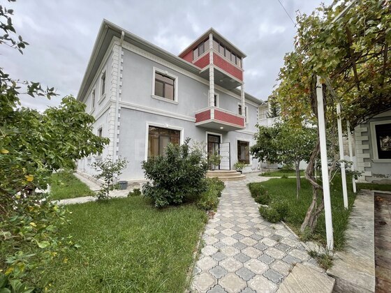 8 otaqlı Həyət evi/Bağ evi, Avtovağzal m., Bakı