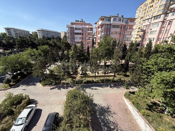 4 otaqlı Yeni tikili, 8-ci mikrorayon q., Bakı