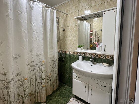 3 otaqlı Köhnə tikili, Bakıxanov q., Bakı