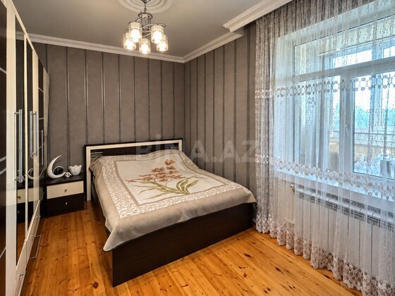3 otaqlı Köhnə tikili, Bakıxanov q., Bakı
