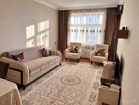 3 otaqlı Köhnə tikili, Bakıxanov q., Bakı