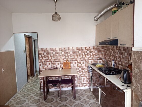 2 otaqlı Köhnə tikili, Neftçilər m., Bakı