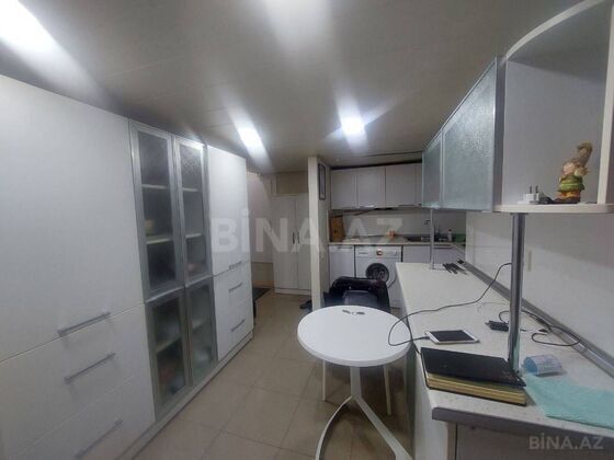 2 otaqlı Köhnə tikili, Nizami m., Bakı