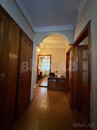 3 otaqlı Köhnə tikili, Bakıxanov q., Bakı