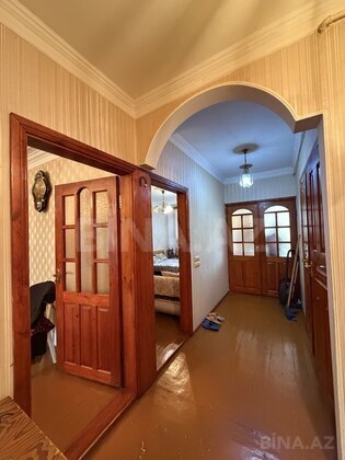 3 otaqlı Köhnə tikili, Bakıxanov q., Bakı