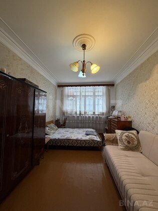 3 otaqlı Köhnə tikili, Bakıxanov q., Bakı