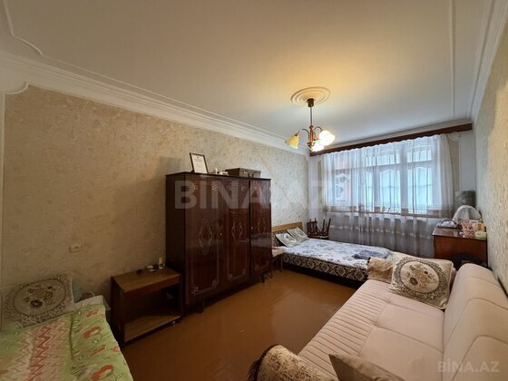 3 otaqlı Köhnə tikili, Bakıxanov q., Bakı