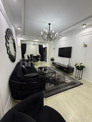 3 otaqlı Köhnə tikili, Memar Əcəmi m., Bakı