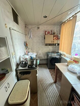 3 otaqlı Köhnə tikili, Elmlər Akademiyası m., Bakı