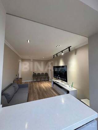 3 otaqlı Köhnə tikili, Neftçilər m., Bakı