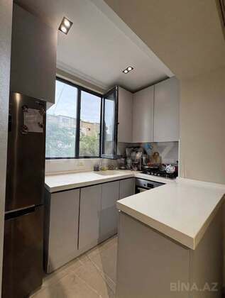 3 otaqlı Köhnə tikili, Neftçilər m., Bakı